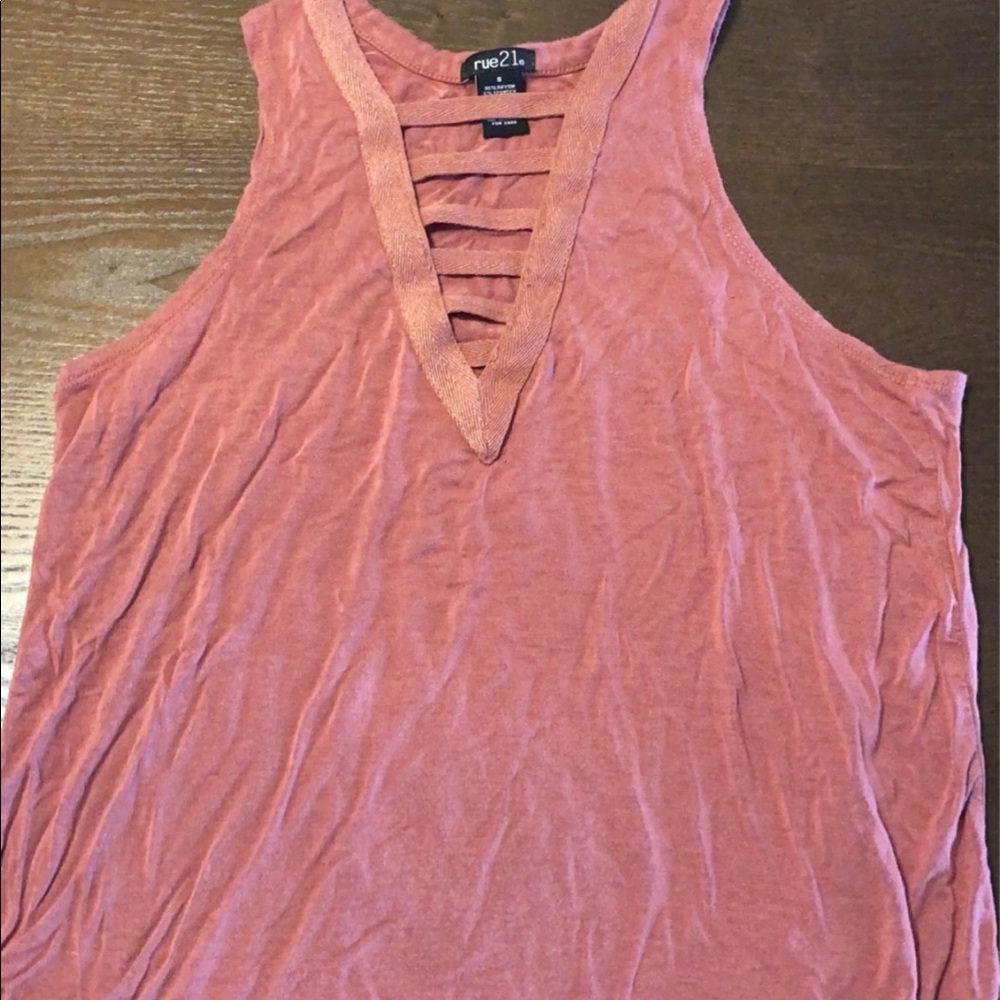 pink tank top